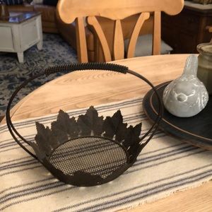 Rustic leaf basket